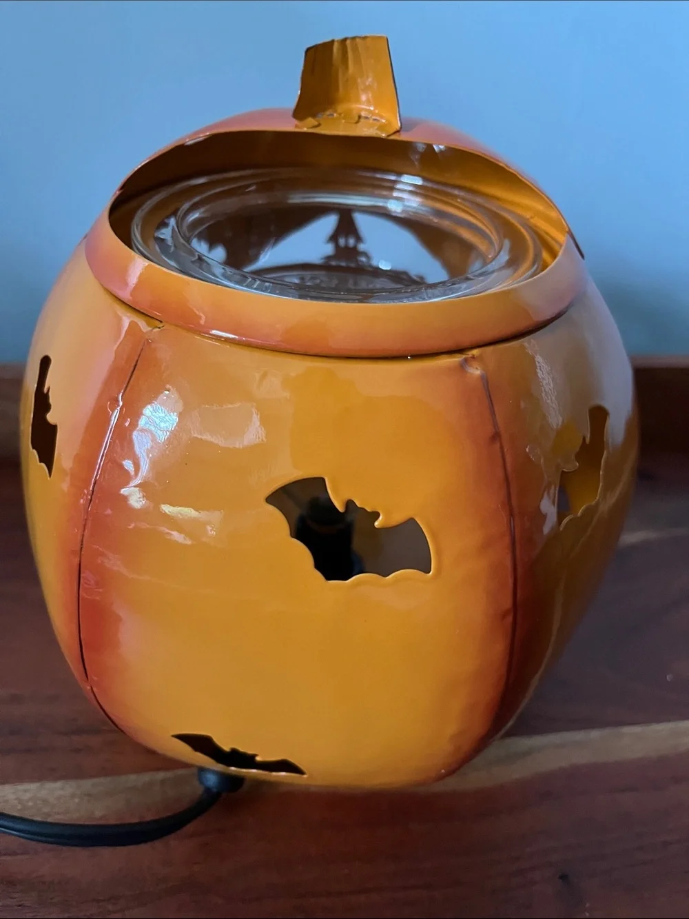 NIB • RETIRED PARANORMAL PUMPKIN SCENTSY WARMER